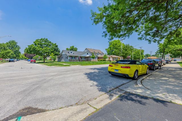 6135 W 94th Street A1, Oak Lawn, IL 60453