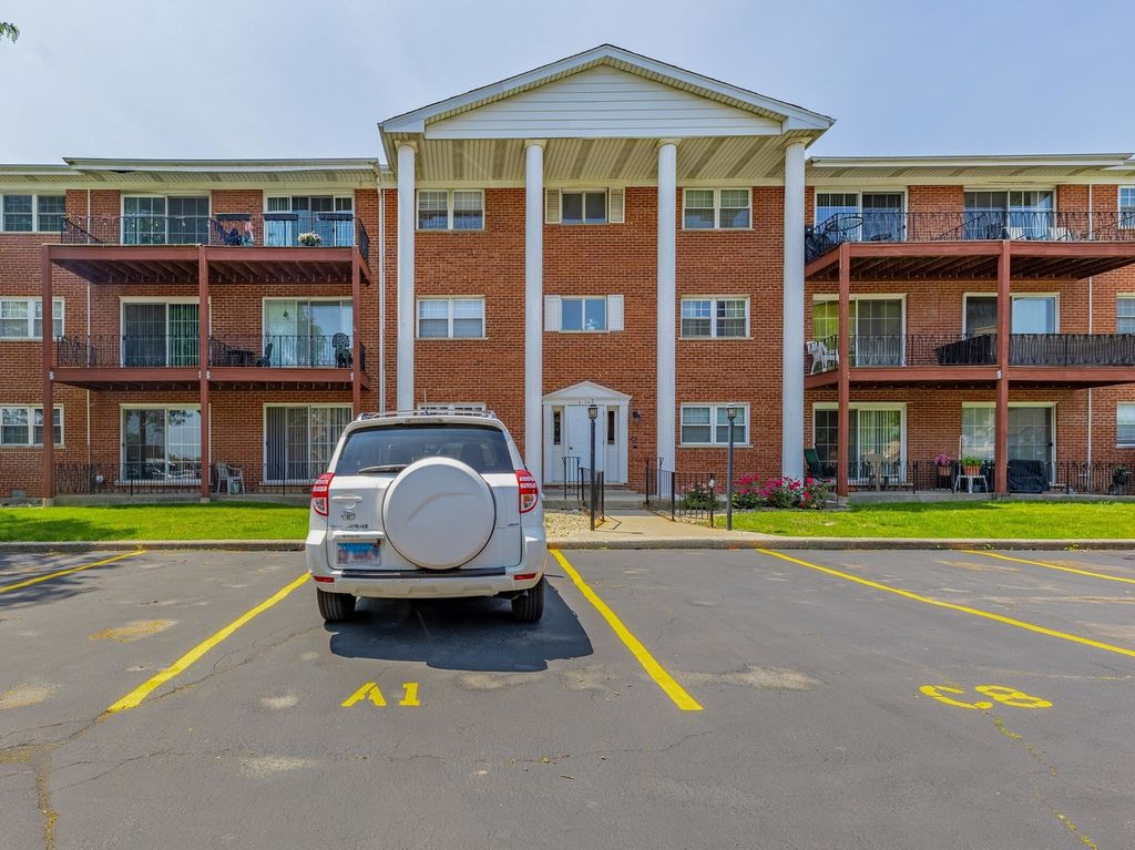 6135 W 94th Street A1, Oak Lawn, IL 60453