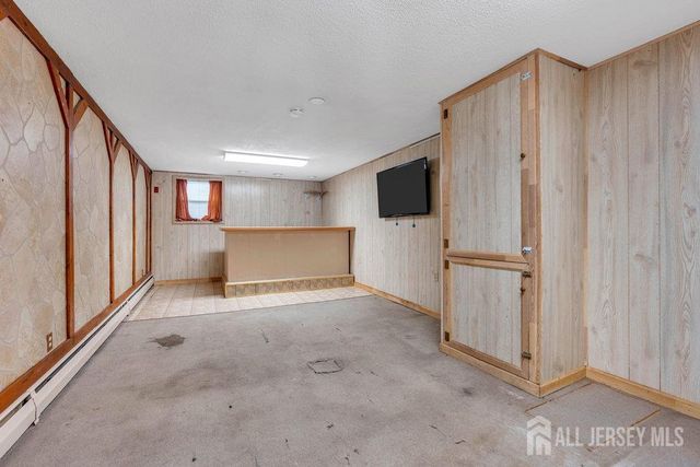 75 S McKinley Avenue, Iselin, NJ 08830