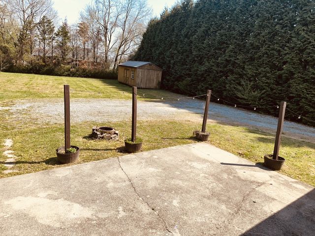223 Greenwood Dr, Smithville, TN 37166
