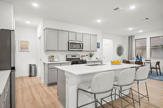 180 Hornet ST, Elgin, TX 78621