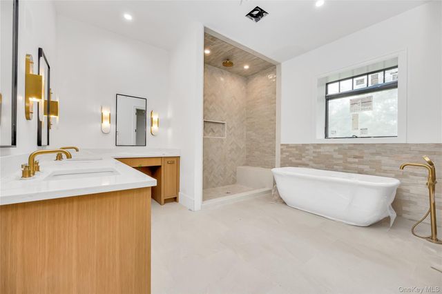 523 Long Beach Road, Nissequogue, NY 11780