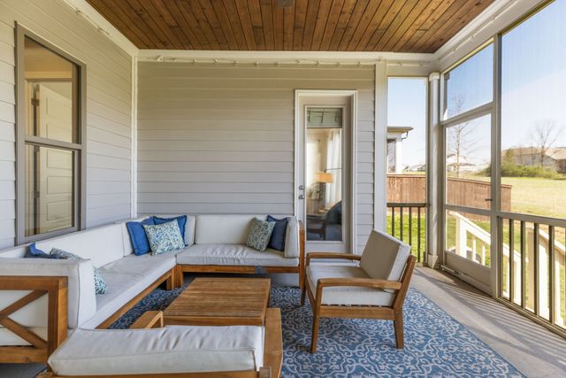 324 River Bluff Dr, Franklin, TN 37064