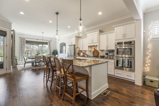 324 River Bluff Dr, Franklin, TN 37064