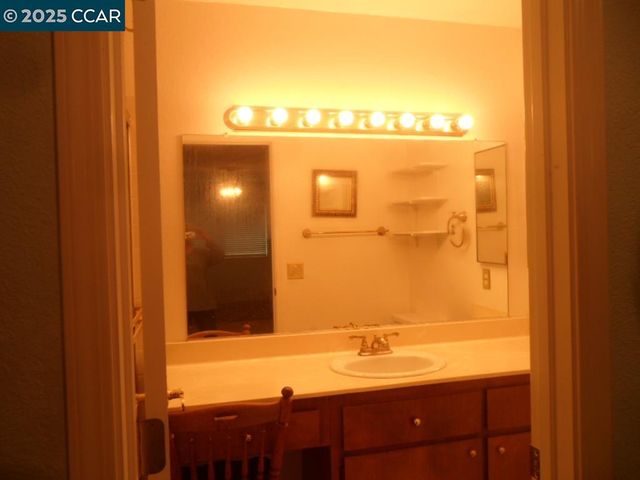 1405 Hull Ln, Martinez, CA 94553