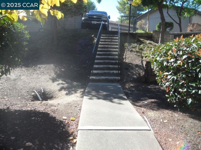 1405 Hull Ln, Martinez, CA 94553