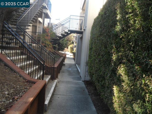 1405 Hull Ln, Martinez, CA 94553