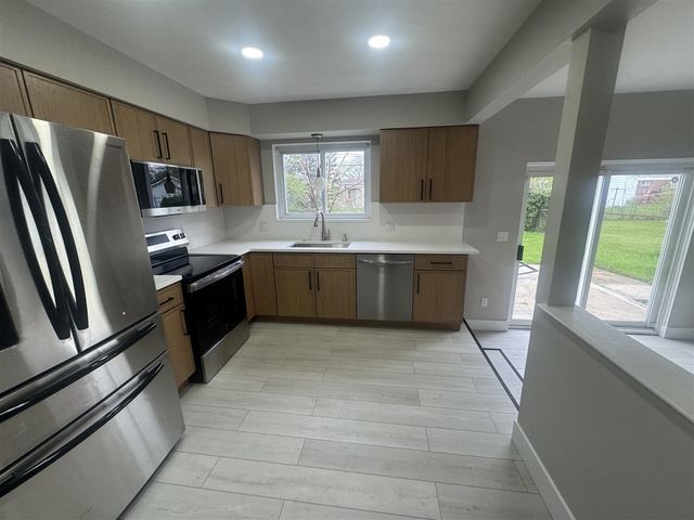 26165 Cunningham Drive, Warren, MI 48091