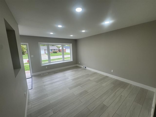 26165 Cunningham Drive, Warren, MI 48091