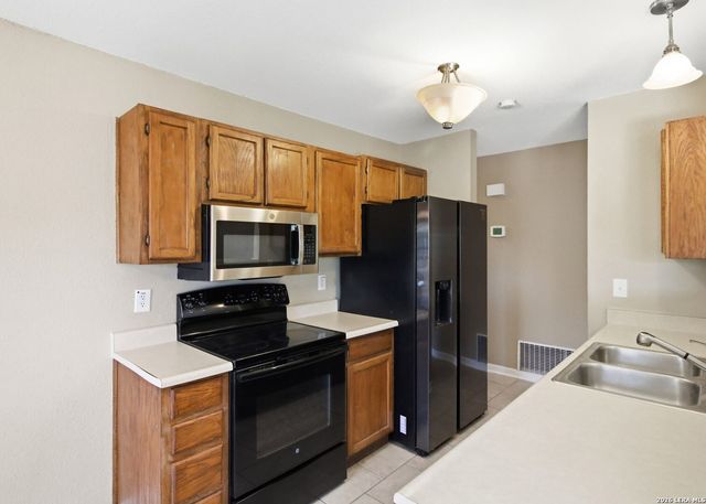 13422 PEBBLE CIR, San Antonio, TX 78217