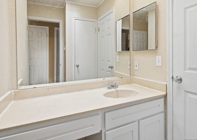 13422 PEBBLE CIR, San Antonio, TX 78217