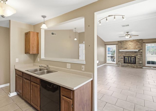 13422 PEBBLE CIR, San Antonio, TX 78217