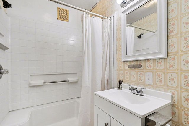 118 Schirmer Parkway, Buchanan, MI 49107