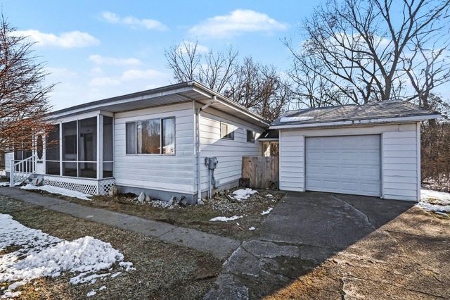 118 Schirmer Parkway, Buchanan, MI 49107