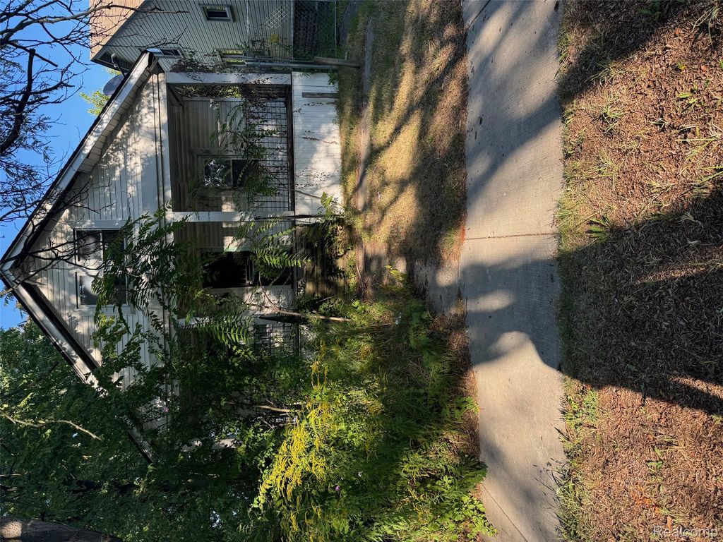 14672 San Juan Drive, Detroit, MI 48238