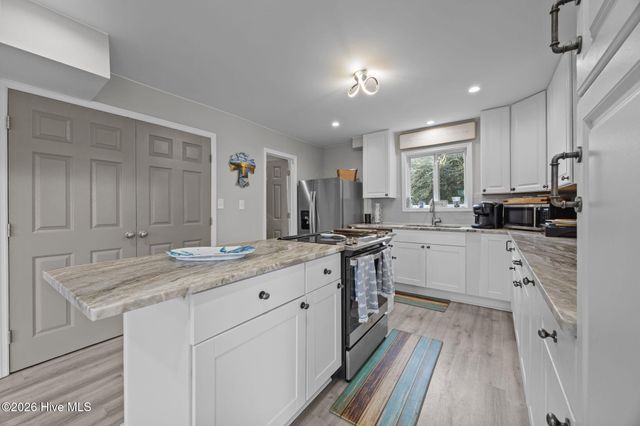 219 Oyster Lane, N Topsail Beach, NC 28460