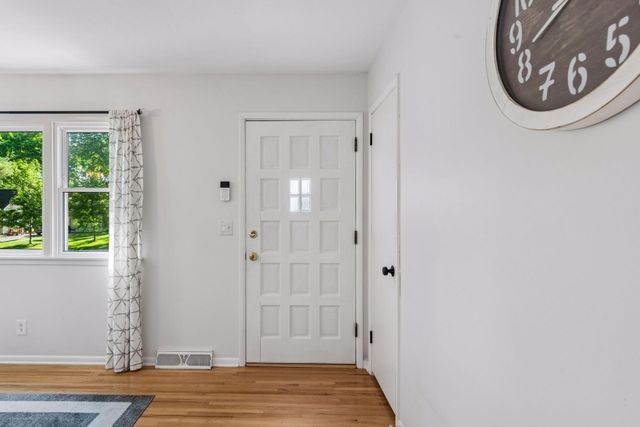 8620 Russell Avenue S, Bloomington, MN 55431