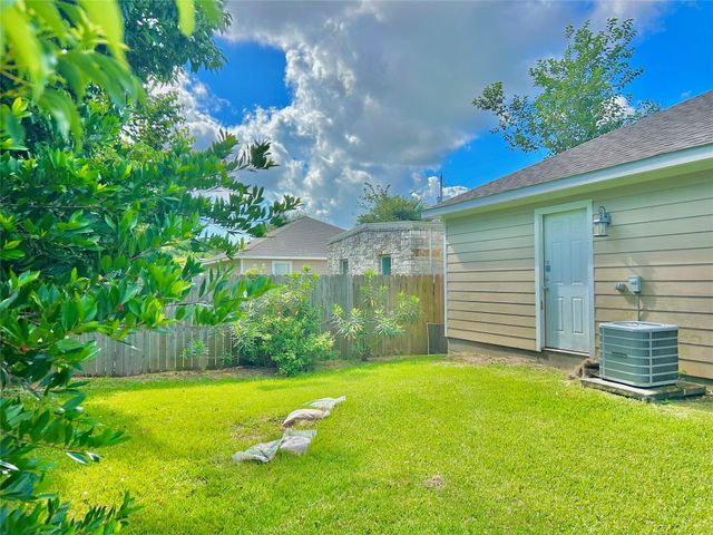 3807 Putnam Drive A, Bacliff, TX 77518