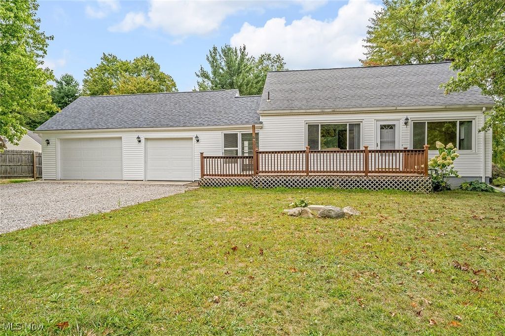 16 W Hill Drive, Canfield, OH 44406