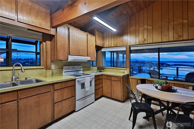 3621 Shorewood Avenue, Greenbank, WA 98253
