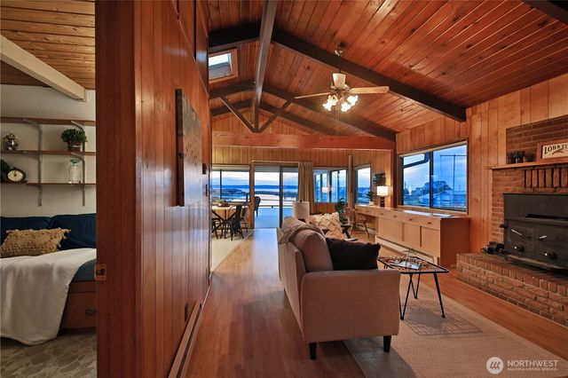 3621 Shorewood Avenue, Greenbank, WA 98253