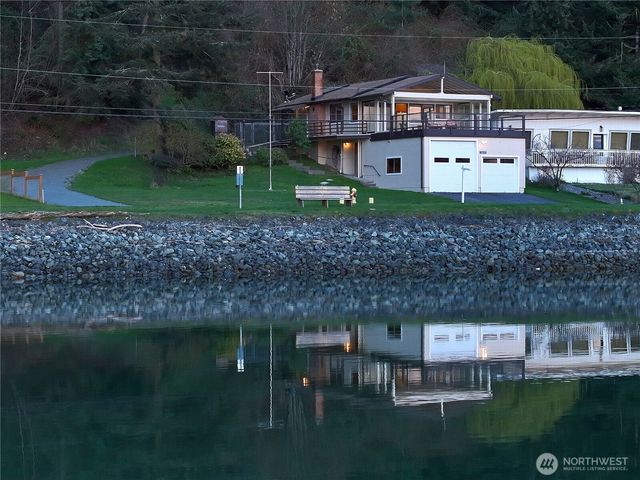 3621 Shorewood Avenue, Greenbank, WA 98253