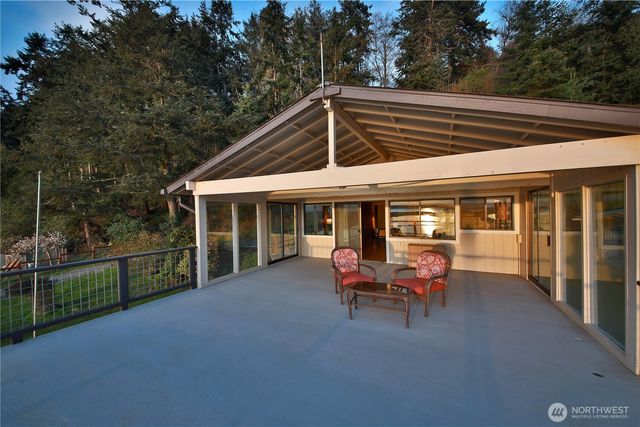3621 Shorewood Avenue, Greenbank, WA 98253