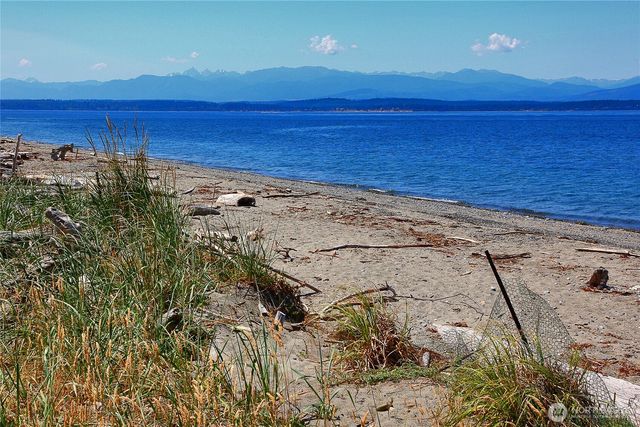 3621 Shorewood Avenue, Greenbank, WA 98253