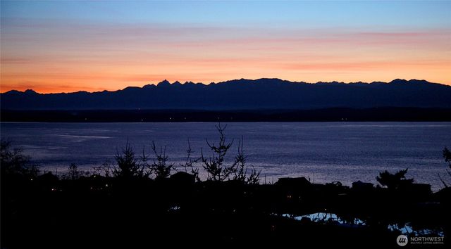 3621 Shorewood Avenue, Greenbank, WA 98253