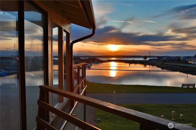 3621 Shorewood Avenue, Greenbank, WA 98253