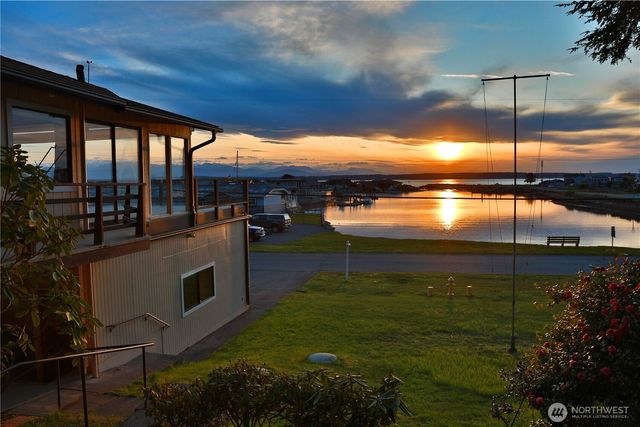 3621 Shorewood Avenue, Greenbank, WA 98253
