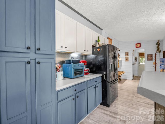 14 Old Possum Holler Road, Hendersonville, NC 28739