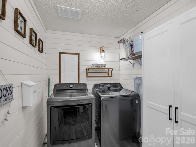 14 Old Possum Holler Road, Hendersonville, NC 28739