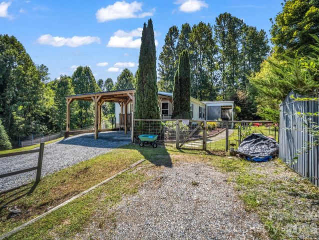 14 Old Possum Holler Road, Hendersonville, NC 28739