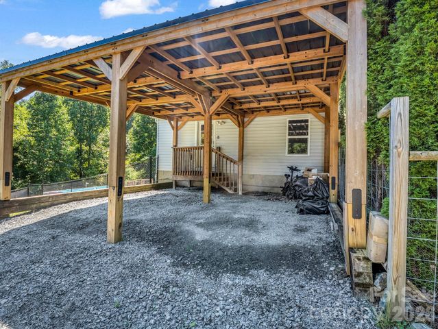 14 Old Possum Holler Road, Hendersonville, NC 28739