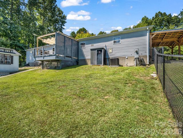 14 Old Possum Holler Road, Hendersonville, NC 28739