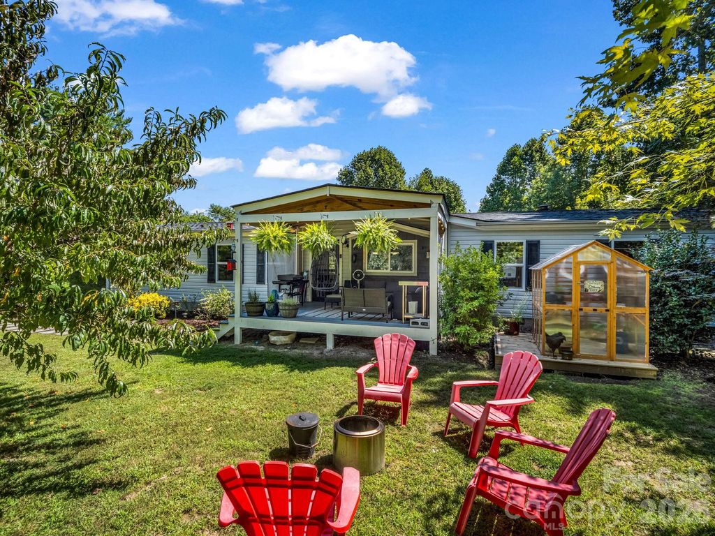 14 Old Possum Holler Road, Hendersonville, NC 28739