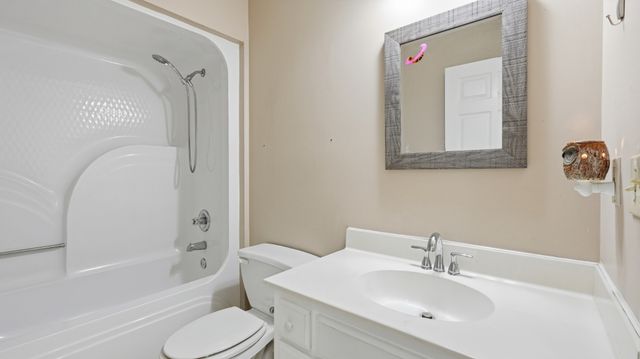 203 Woodson Dr, Tullahoma, TN 37388