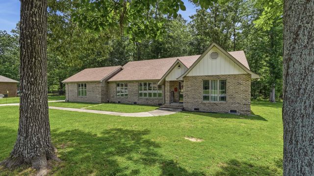 203 Woodson Dr, Tullahoma, TN 37388