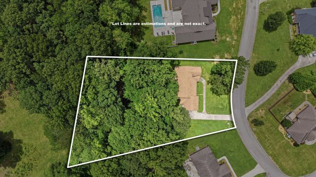 203 Woodson Dr, Tullahoma, TN 37388
