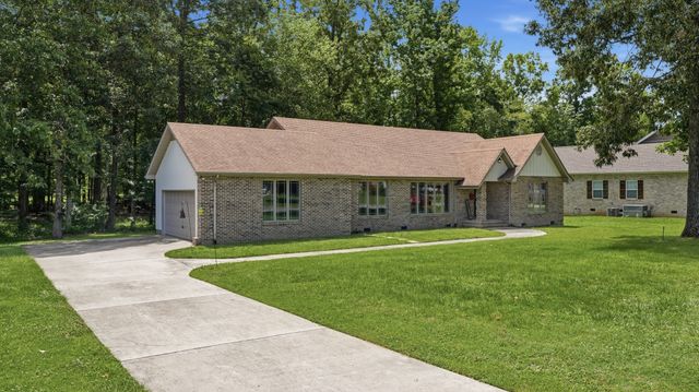 203 Woodson Dr, Tullahoma, TN 37388