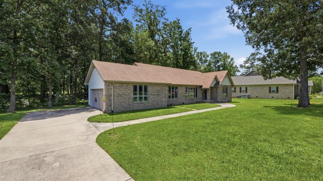 203 Woodson Dr, Tullahoma, TN 37388
