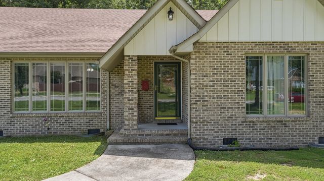 203 Woodson Dr, Tullahoma, TN 37388