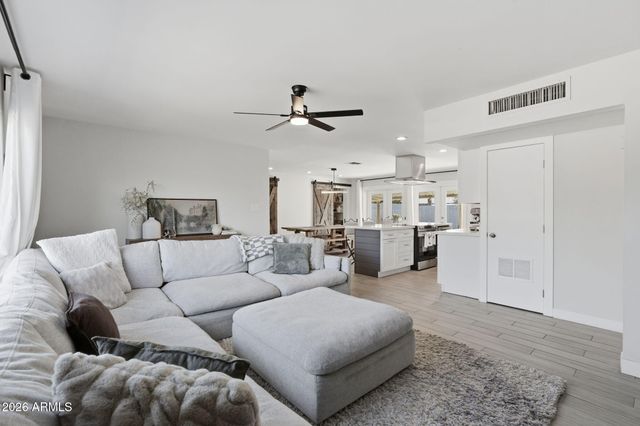 8601 E WINDSOR Avenue E, Scottsdale, AZ 85257