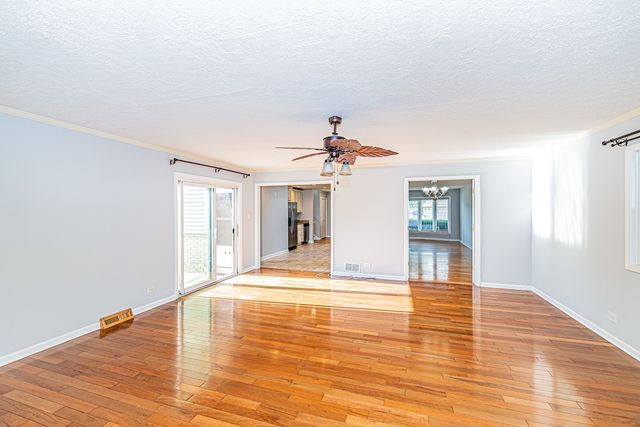 1767 E Cree Lane, Mount Prospect, IL 60056