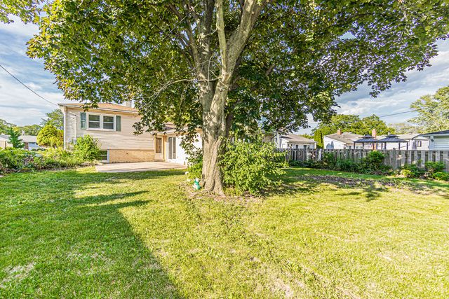 1767 E Cree Lane, Mount Prospect, IL 60056