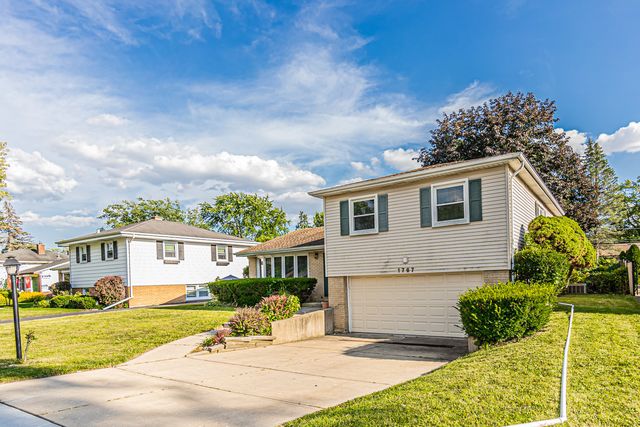 1767 E Cree Lane, Mount Prospect, IL 60056