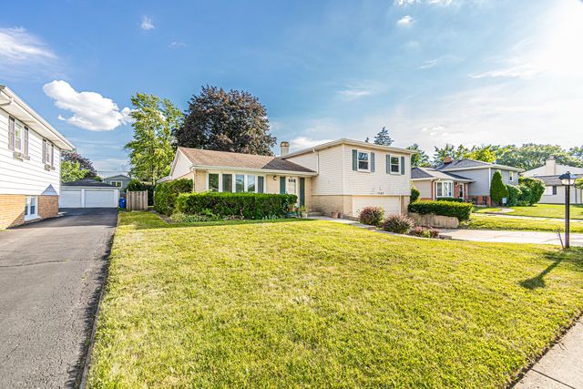 1767 E Cree Lane, Mount Prospect, IL 60056