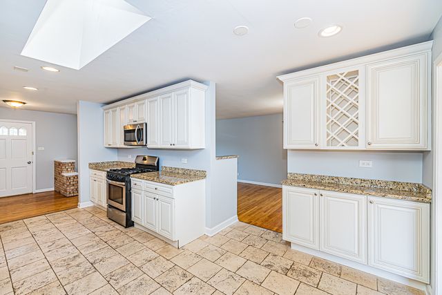 1767 E Cree Lane, Mount Prospect, IL 60056