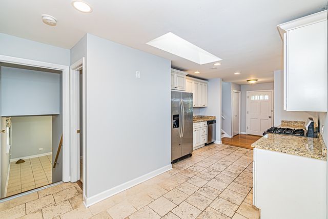 1767 E Cree Lane, Mount Prospect, IL 60056